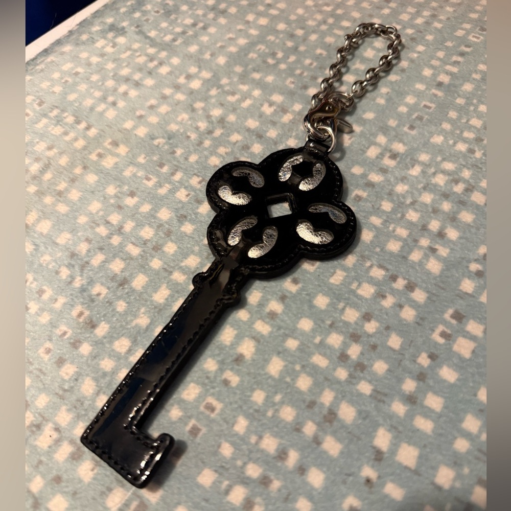 Oversized Brighton Magnetic Purse Charm black silver metallic Estate Key Rare